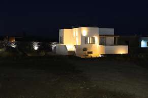 Assyr C - Santorini Cozy Retreat