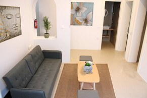 Assyr C - Santorini Cozy Retreat