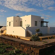 Assyr C - Santorini Cozy Retreat