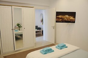 Assyr C - Santorini Cozy Retreat