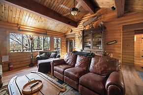 A Woodsy Mountain Retreat