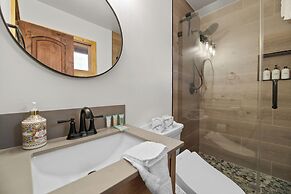 A Woodsy Mountain Retreat