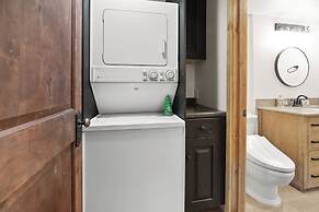 A Woodsy Mountain Retreat