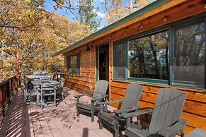 A Woodsy Mountain Retreat