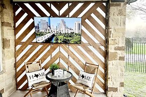 Austin Charm Home by The Key Rentals