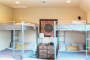 Austin Charm Home by The Key Rentals