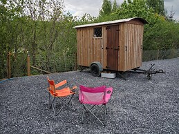 Tranquil Cabin Retreat in Llandovery