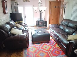 Tranquil Cabin Retreat in Llandovery