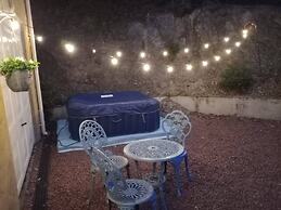 Tranquil Cabin Retreat in Llandovery