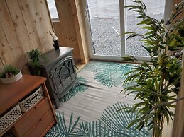Tranquil Cabin Retreat in Llandovery