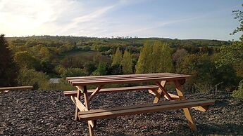 Tranquil Cabin Retreat in Llandovery