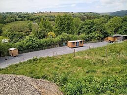 Tranquil Cabin Retreat in Llandovery