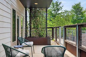 Rare 2BR in Prime Location