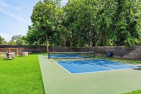 Rare 2BR in Prime Location