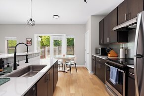 Rare 2BR in Prime Location