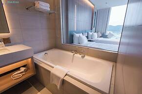 Alacarte Ha Long by Panda