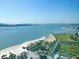 Alacarte Ha Long by Panda