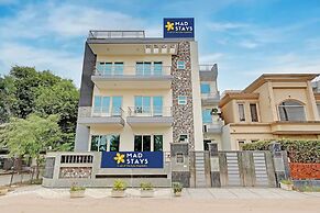 Madstays Hotel - Medicity Near Medanta Hospital