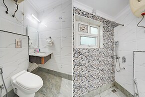 Madstays Hotel - Medicity Near Medanta Hospital