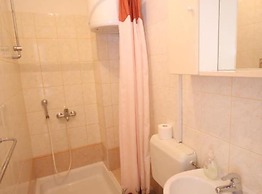 Apartments & Rooms Cakelic II