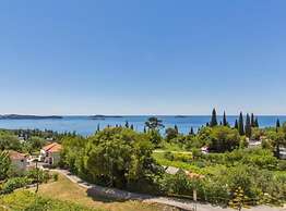 Apartments & Rooms Cakelic II