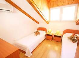 Apartments & Rooms Cakelic II