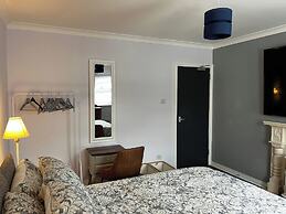 Shalom Apartment 98B