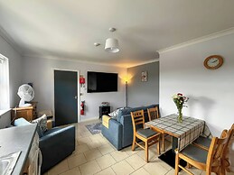 Shalom Apartment 98B