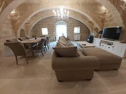 Farmhouse Villa With Large Pool & Garden