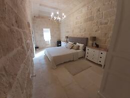 Farmhouse Villa With Large Pool & Garden
