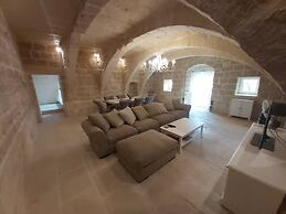 Farmhouse Villa With Large Pool & Garden