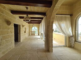 Farmhouse Villa With Large Pool & Garden