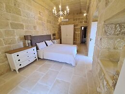 Farmhouse Villa With Large Pool & Garden