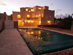 Farmhouse Villa With Large Pool & Garden