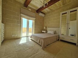 Farmhouse Villa With Large Pool & Garden