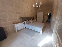 Farmhouse Villa With Large Pool & Garden