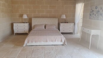 Farmhouse Villa With Large Pool & Garden