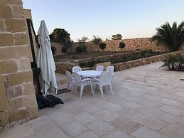 Farmhouse Villa With Large Pool & Garden
