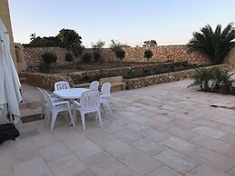 Farmhouse Villa With Large Pool & Garden