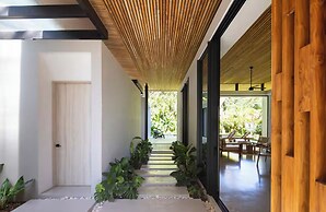 Private Pool Villa Steps to the Beach