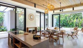 Private Pool Villa Steps to the Beach