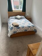 Southgate Home - Sleeps 12 - Parking - Central