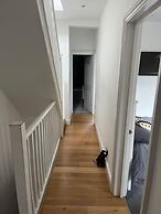 Southgate Home - Sleeps 12 - Parking - Central