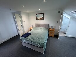 Luxurious London House With 6 Bedrooms