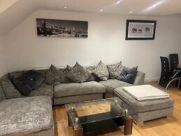 Luxurious London House With 6 Bedrooms