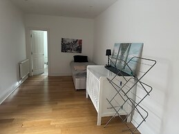 Luxurious London House With 6 Bedrooms