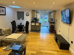 Luxurious London House With 6 Bedrooms