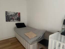 Luxurious London House With 6 Bedrooms