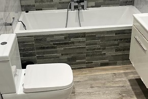 Luxurious London House With 6 Bedrooms