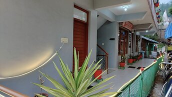 Hotel Adventure Inn 20 Metre from Swimming Pool